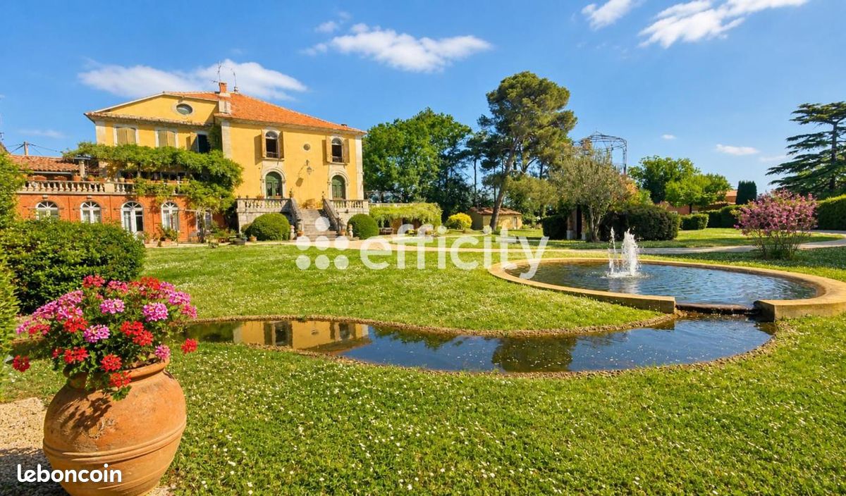 Maison 33 pièces 1000 m² · à Entraigues-sur-la-Sorgue · 1 000 m² · 1 166 000 €