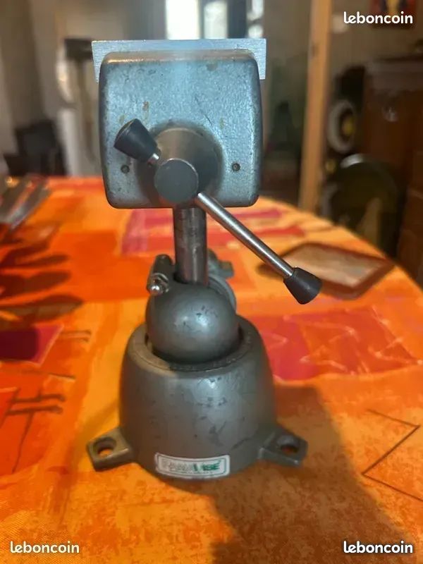Petit etau (image 2)