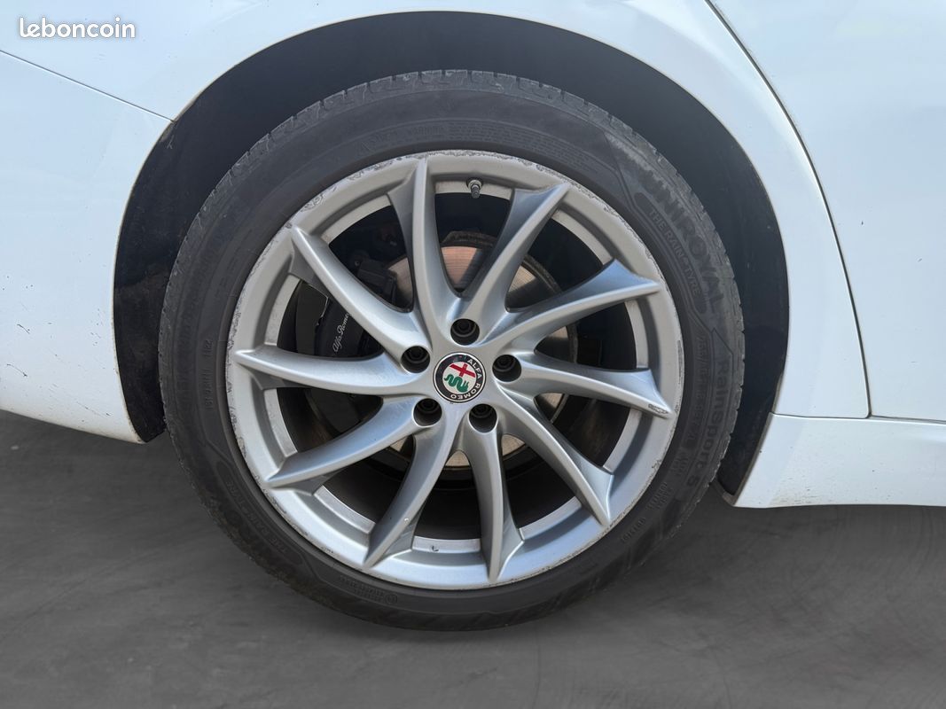 ALFA ROMEO GIULIA 2.2 JTD 180 LUSSO AT 180Ch Garantie 12 mois (image 19)