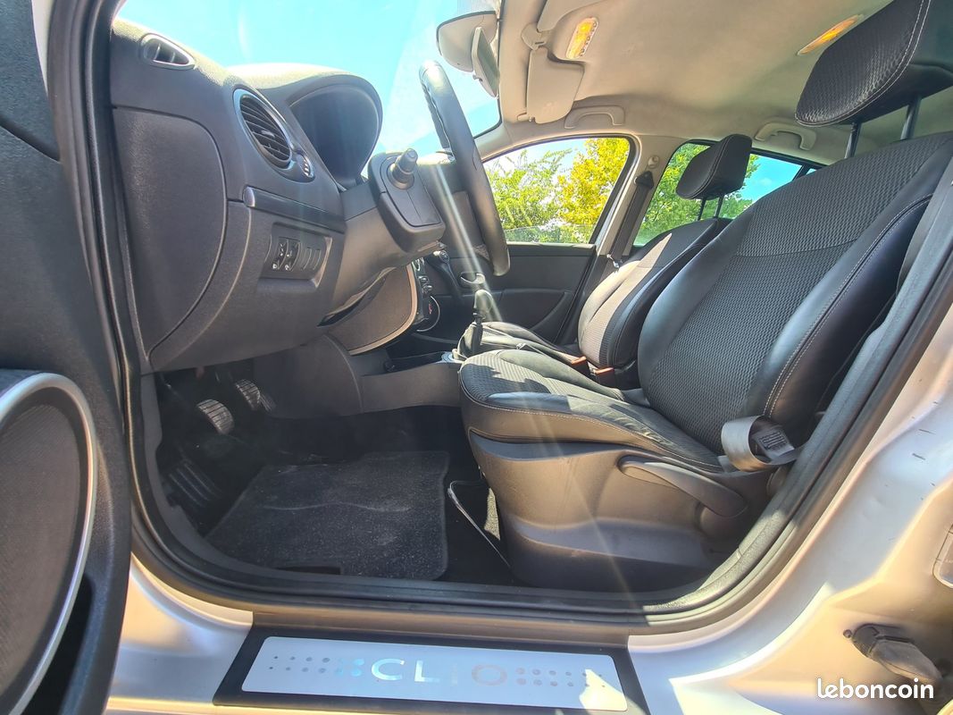 RENAULT CLIO III dCi 105 eco2 Dynamique (image 11)