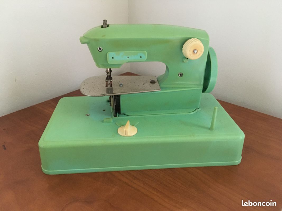 Ancienne Machine à Coudre Jouet - Miniature En Tôle - Vintage