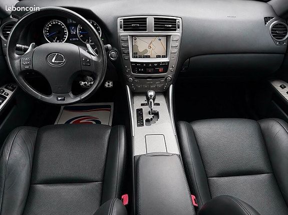 Lexus IS 5.0 V8 423 ch / Mark Levinson Caméra Sièges ventilés et chauffants Carbone (image 13)