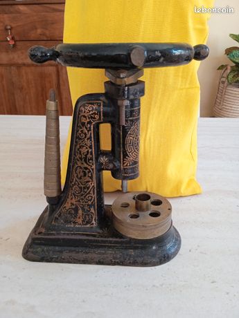 OLD TOOL ANCIEN Outil triboulet baguier de bijoutier Écarteur De Bague (n.4) EUR 190,00 OLD TOOL ANCIEN Outil triboulet baguier de bijoutier Écarteur De Bague (n.4) EUR 190,00