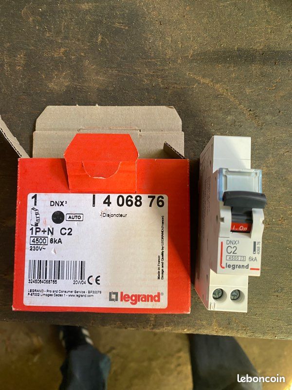 4 disjoncteurs C2 mono Legrand (image 2)