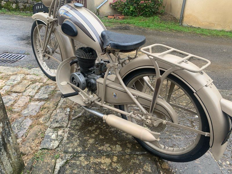 Moto ancienne pour décoration - Motos