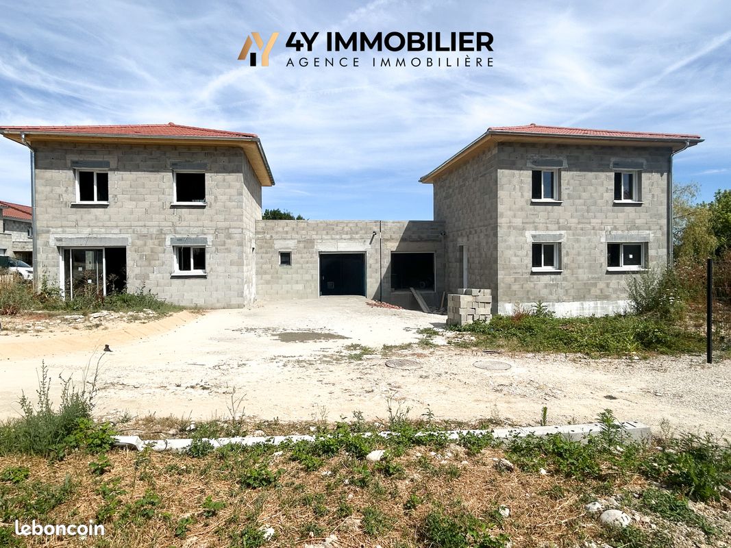 Maison 4 pièces 85 m² · à Saint-Siméon-de-Bressieux · 85 m² · 250 000 €