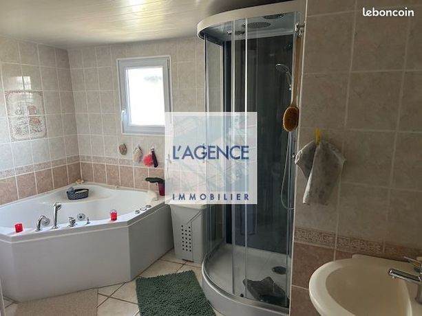 https://img.leboncoin.fr/api/v1/lbcpb1/images/68/a6/4c/68a64c4fd4258b66a5bce1b47fdf4e9e4c2701b5.jpg?rule=ad-image