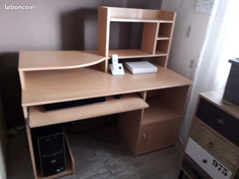 Bureau (image 1)