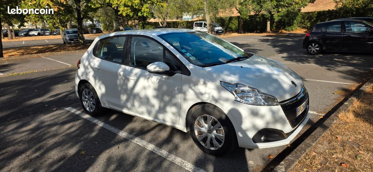Peugeot 1.5 Blue HDI 5 places (image 1)