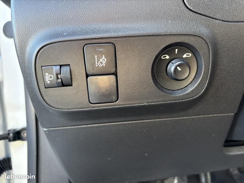 Citroen C3 1.2 PureTech 83ch S&S Feel 122-123g (image 11)