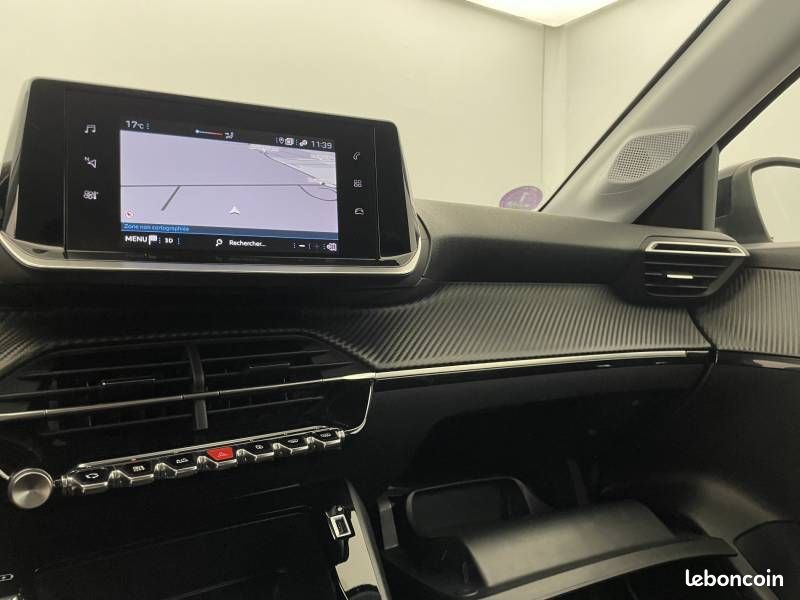 Peugeot 208 PureTech 100 S&S BVM6 Style (image 28)