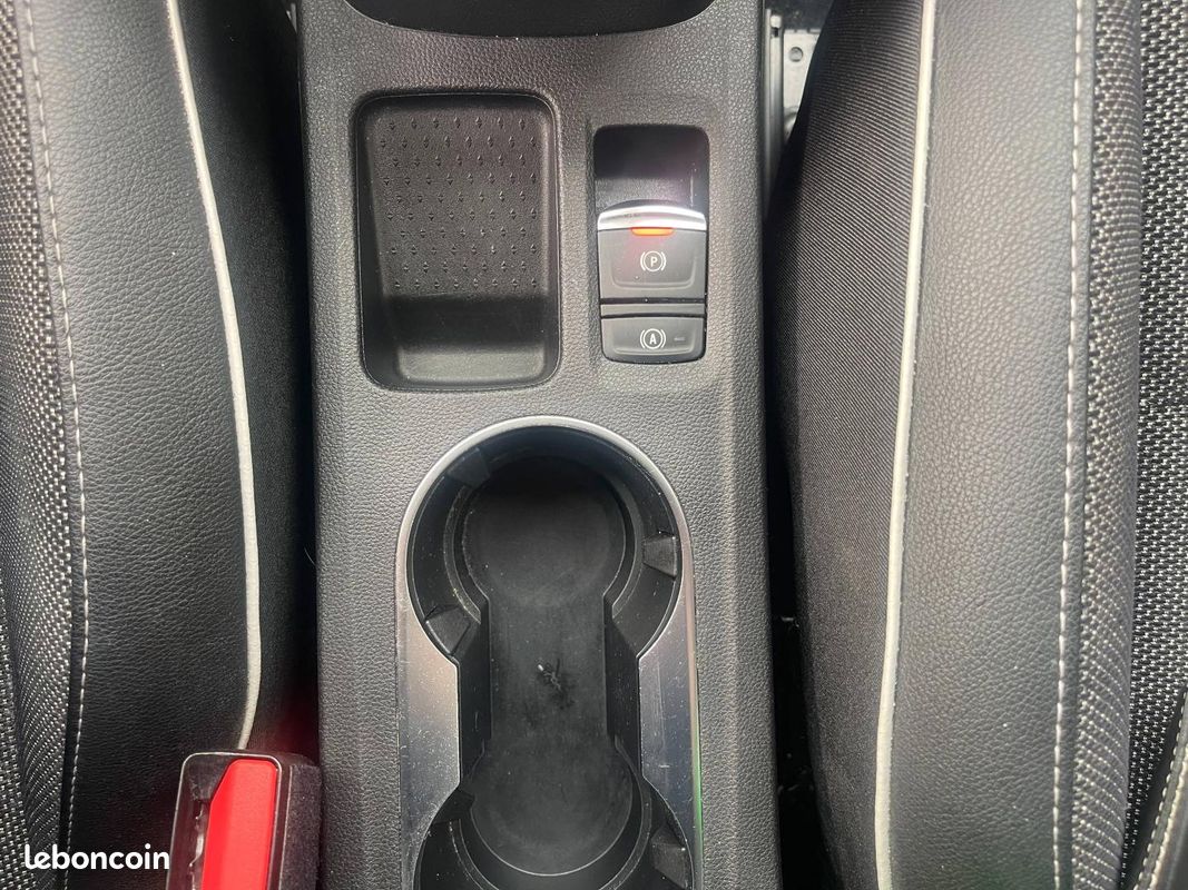 Renault Captur 1.3 TCe 140ch FAP Intens -21 (image 23)