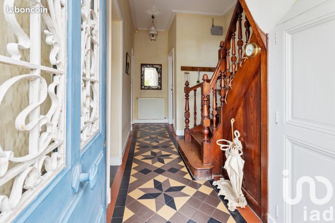 Maison 7 pièces 270 m²