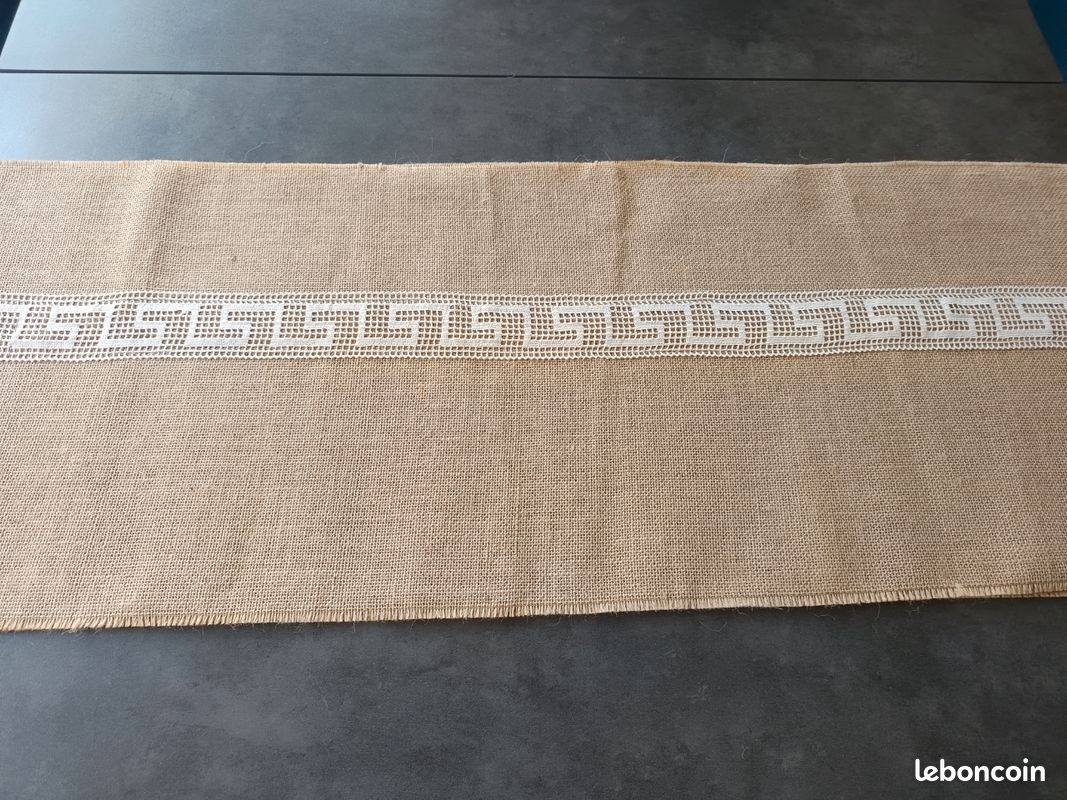 Chemins de table pour mariage en toile de jute (image 2)