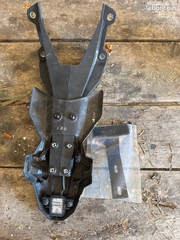 Support de plaque d’immatriculation original Honda 650 R (image 2)