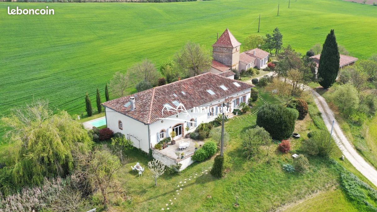 Maison 17 pièces 584 m² · à Saint-Lys · 584 m² · 899 000 €