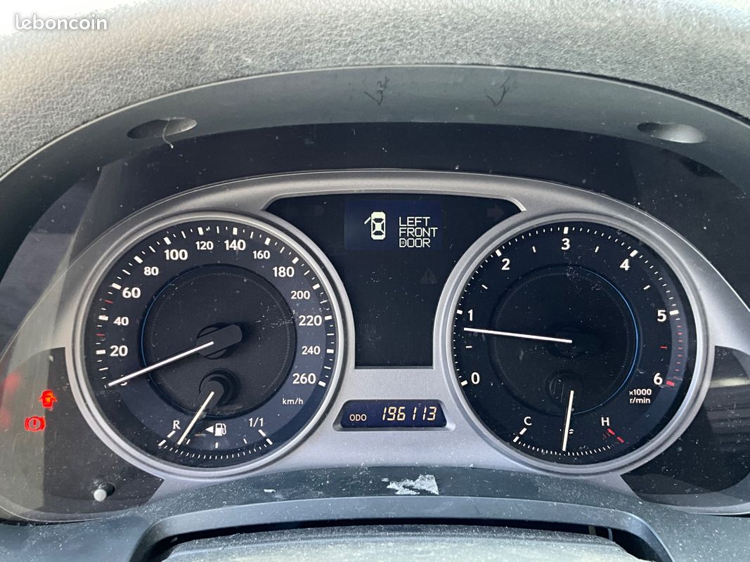 Lexus is 2.2 220d 175ch finition executive / regulateur / suivi (image 7)