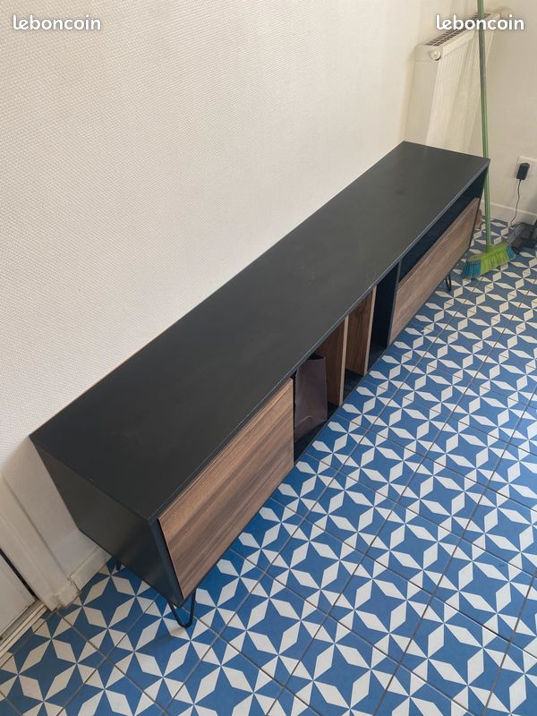 Meuble TV spacieux (image 1)