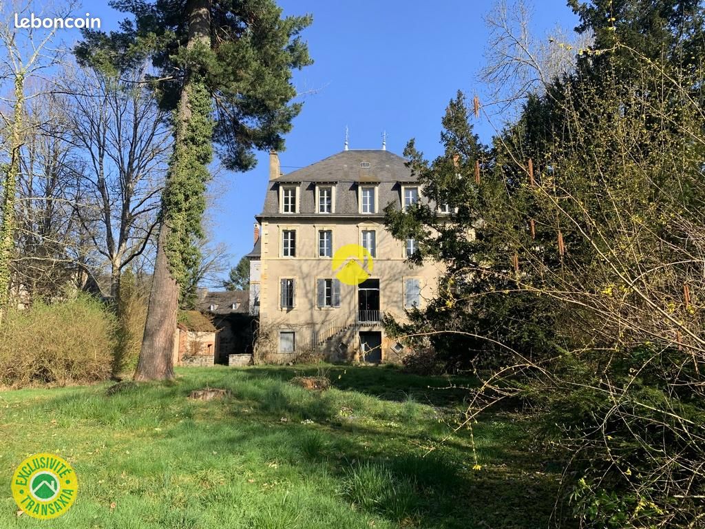 Maison 20 pièces 671 m² · à Boussac · 671 m² · 275 000 €