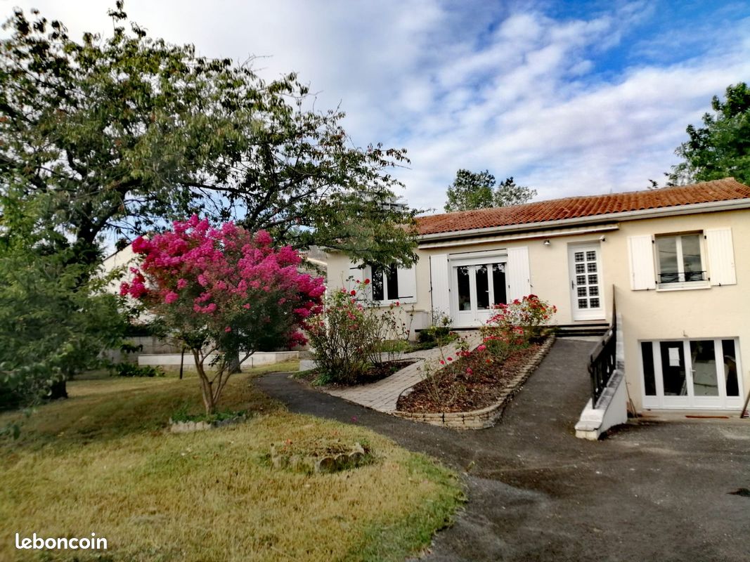 Maison 11 pièces 265 m² · à Angoulême · 265 m² · 380 000 €