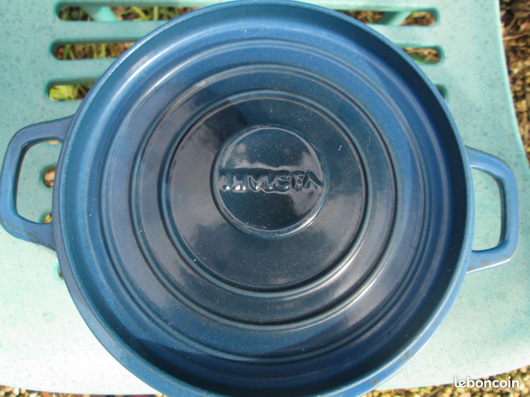 Cocotte en fonte Invicta Bleu TBétat ( 21 cm -4 a 6 pers) (image 1)