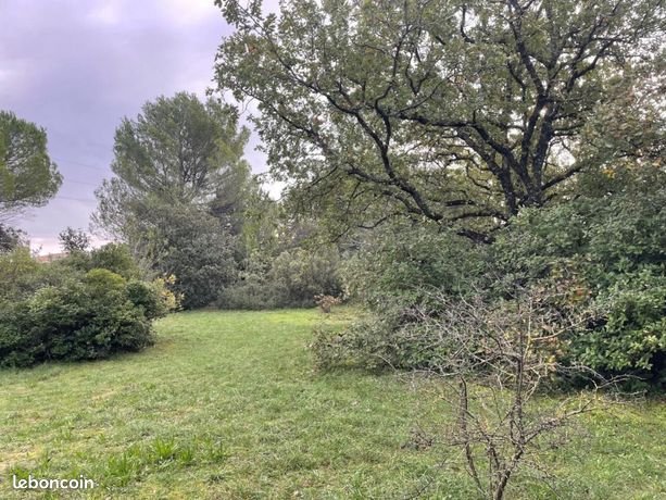 Terrain 605 m² Le Thor