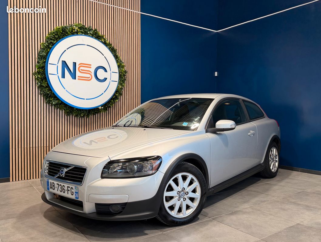 VOLVO C30 MOMENTUM 110cv (image 1)