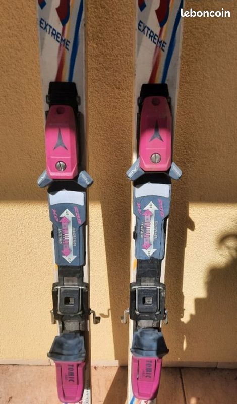 Paire de skis avec bâton de skis
atomic arc (image 3)