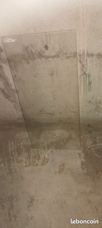 Etagères en verre (image 1)