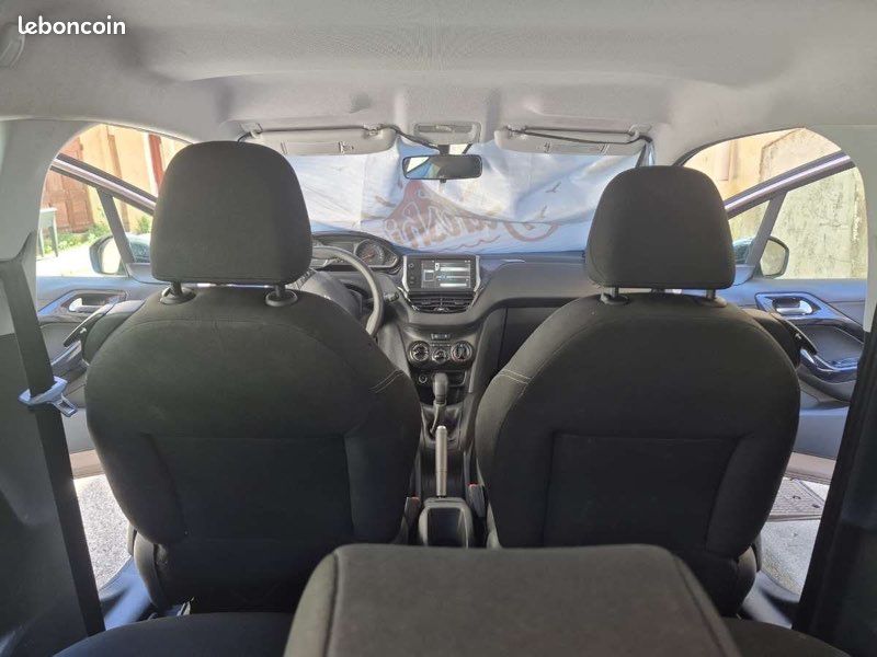 Peugeot 208 (image 2)