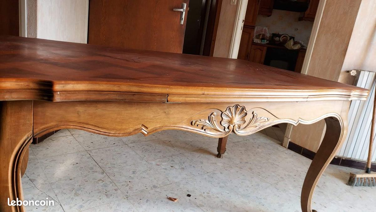 Table en noyer (image 1)
