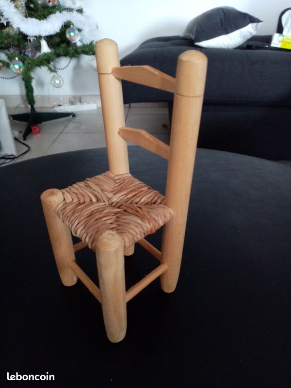 Chaise miniature en osier et bois pour poupée, bois, vintage, 8x7x17 (image 1)
