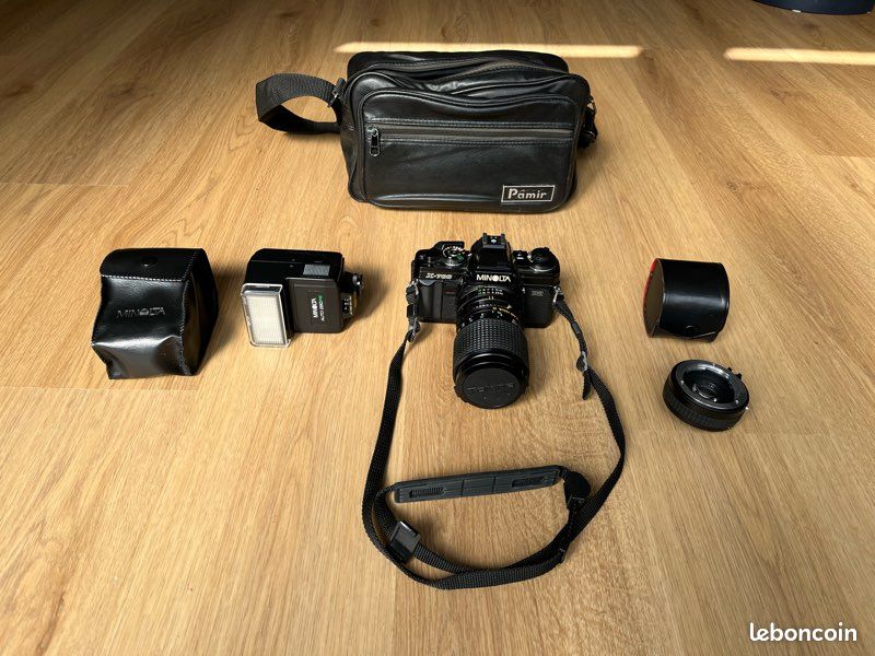 Minolta X-700 MPS avec téléobjectif zoom, flash et étui