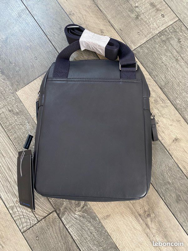 Sac bandoulière PIQUADRO pour iPad (image 3)