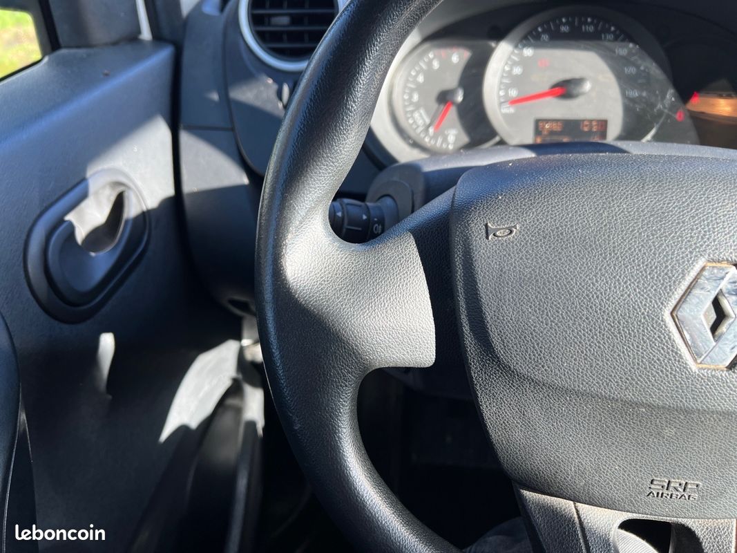 RENAULT KANGOO 1.5 DCI 90 ch Confort Fourgon - Attelage - Pas de TVA (image 11)