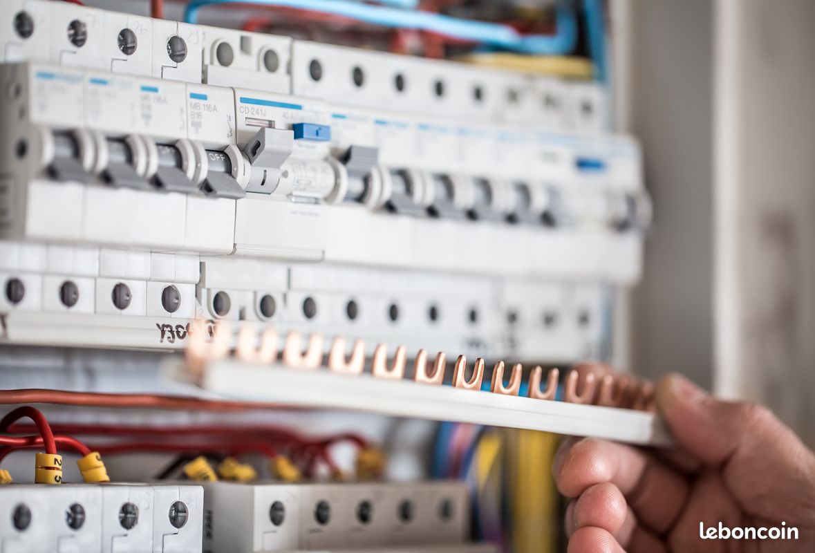 Electricien Disponible 24h/24 (image 1)
