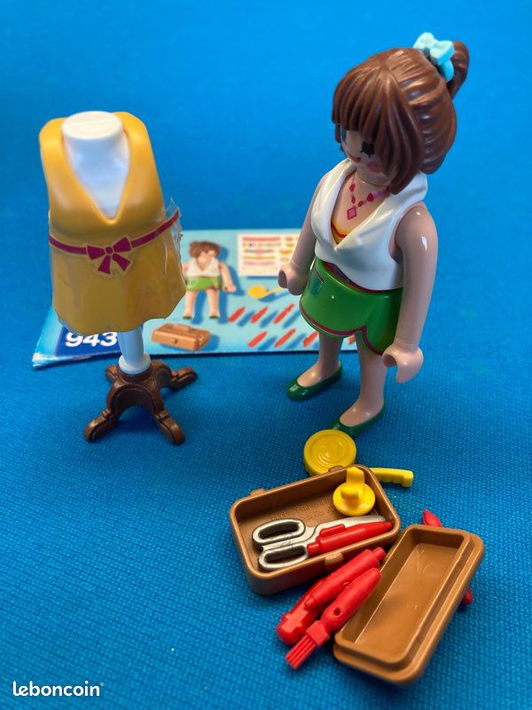 Personnage PLAYMOBIL Femme Styliste Avec Robe - Set City Life Boutique - Bon état - Pièce Détachée