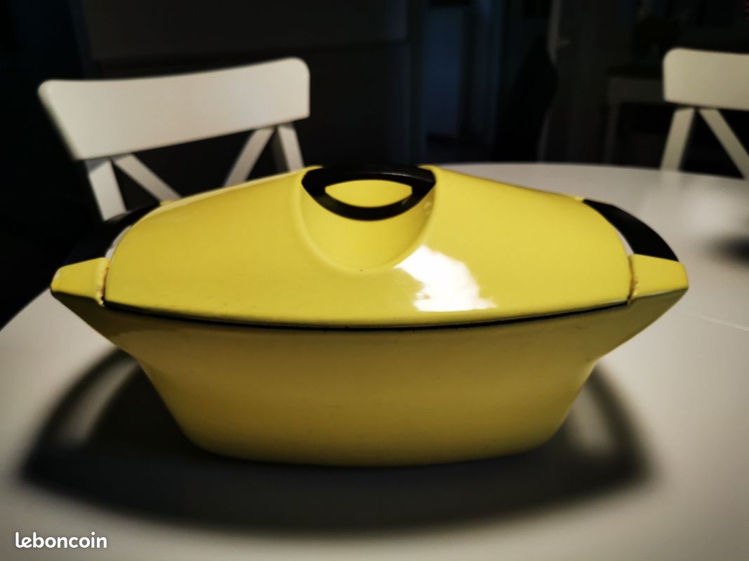 Le Creuset / Cocotte en fonte de fer émaillée jaune vintage / Raymond