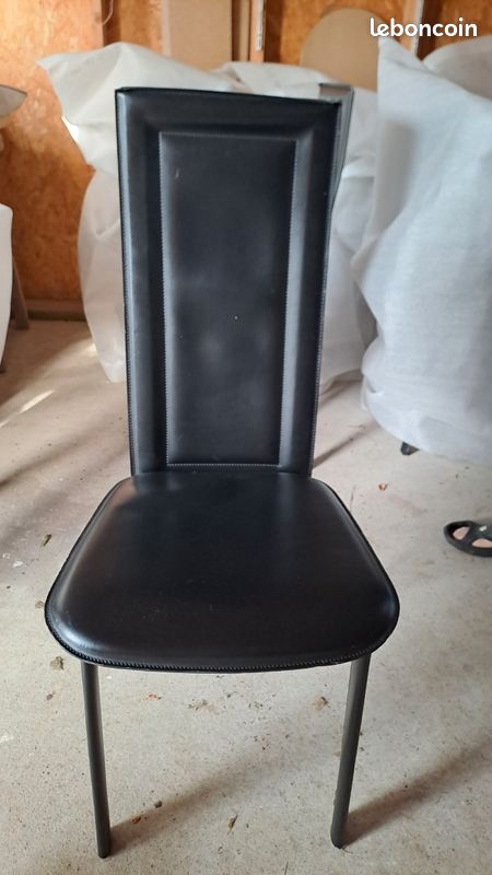 Chaises noires x 8 (image 1)