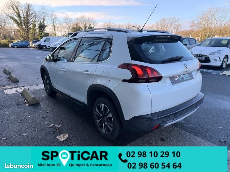 Peugeot 2008 1.2 PureTech 110 Allure (image 5)