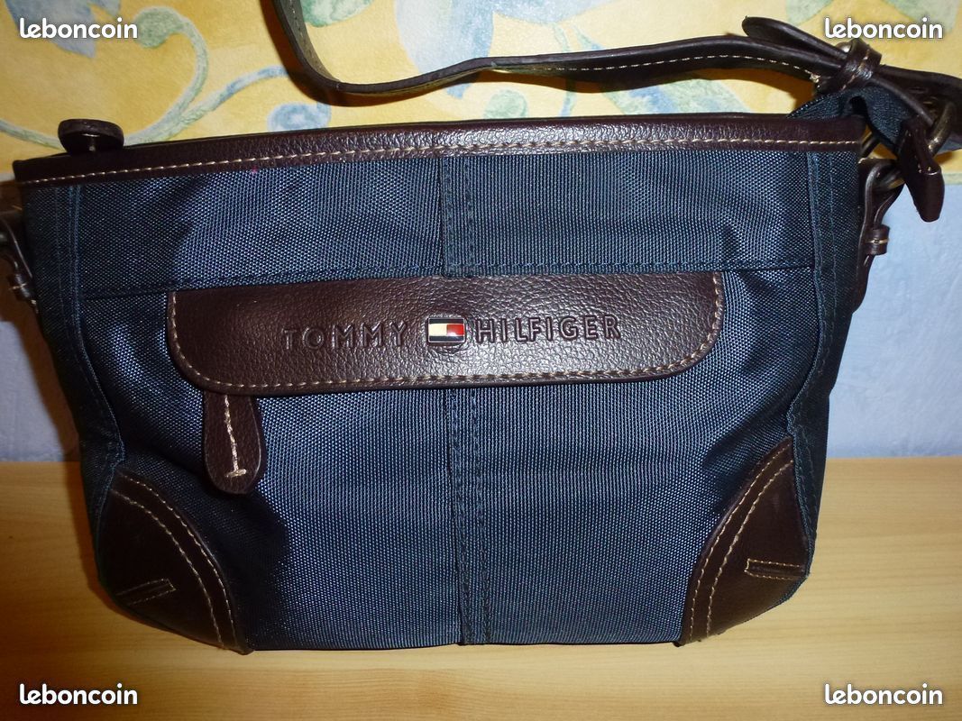 Jolie petit sac a main femme TOMMY HILFIGER marine tissu cuir