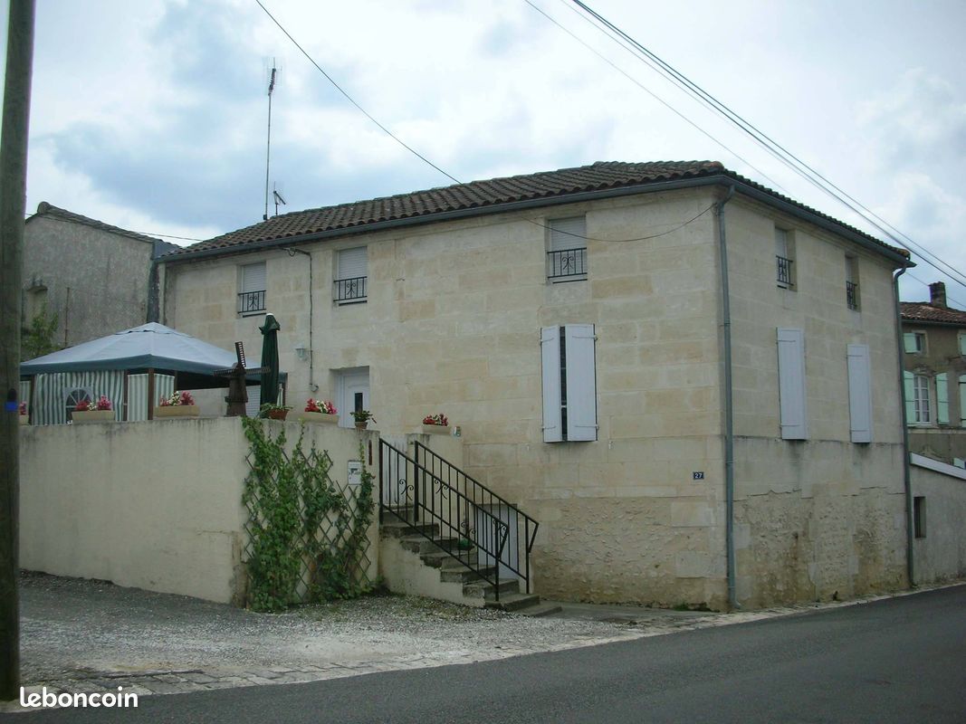 Maison 120 m2 avec 3 chambres à l' étage - Montendre 17130 (image principale 0)