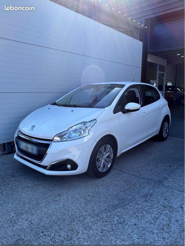 Peugeot 208 (image 1)