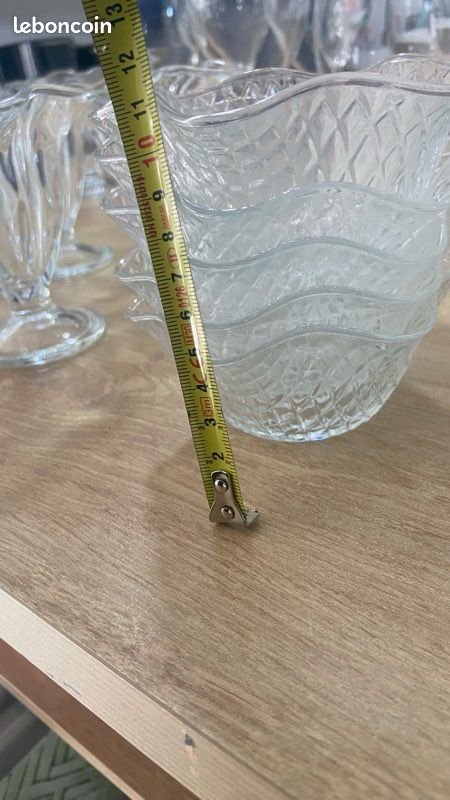 Utils de cuisine- Lot de verrerie vintage - Environ 50 pièces - Verres, coupes à glace, carafe - Bon état (image 10)
