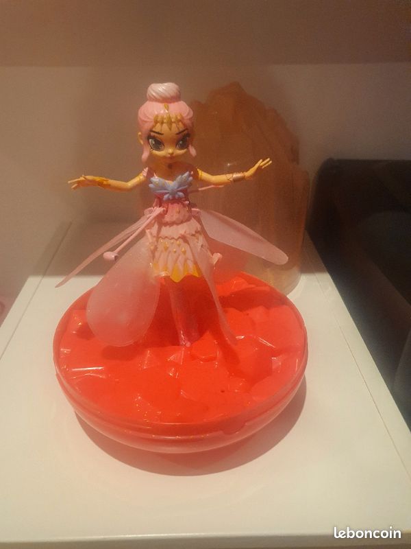 Hatchimals FÉE Volante Pixies Crystal Flyers Rainbow Glitter Idol (image 1)