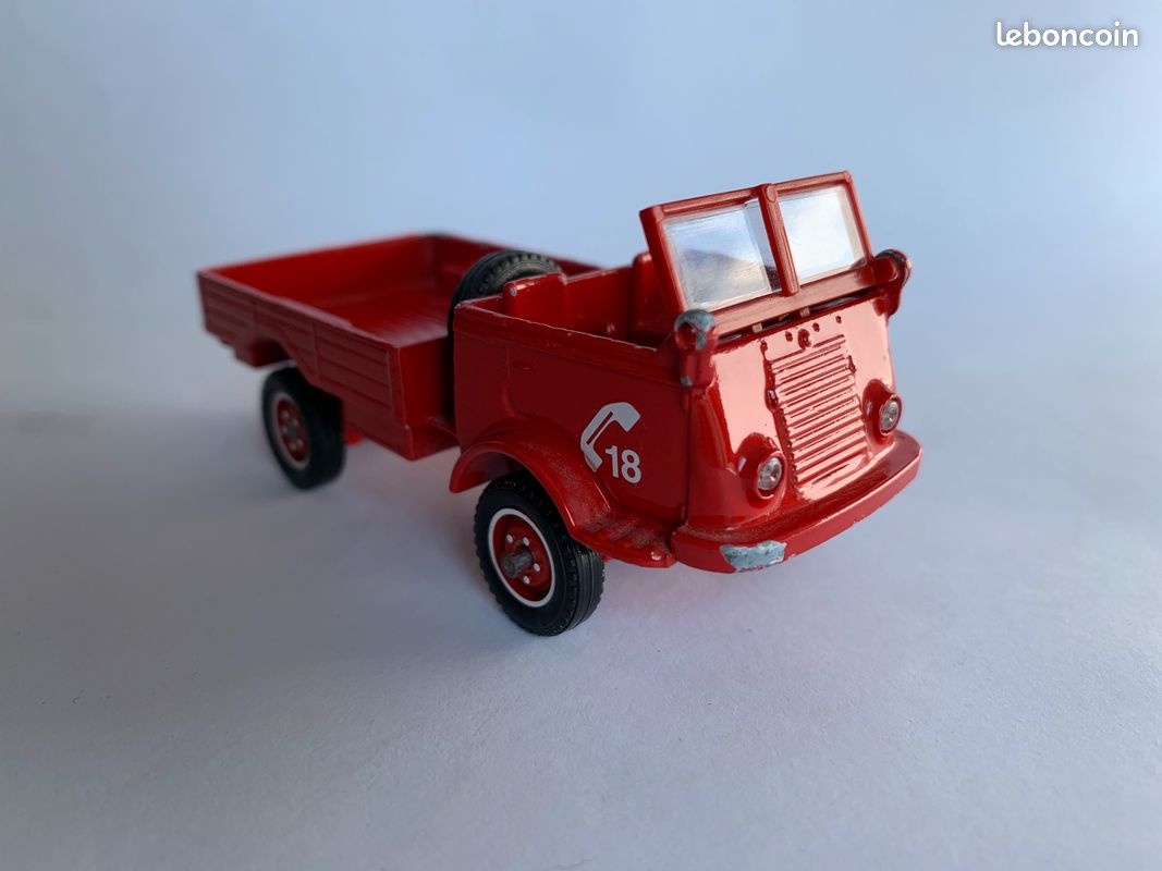 Solido Renault 4L Jogging Voiture Miniature de Collection, S1800105