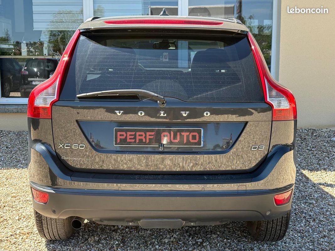 VOLVO XC60 D3 AWD 163cv R-Design Geartronic A (image 4)