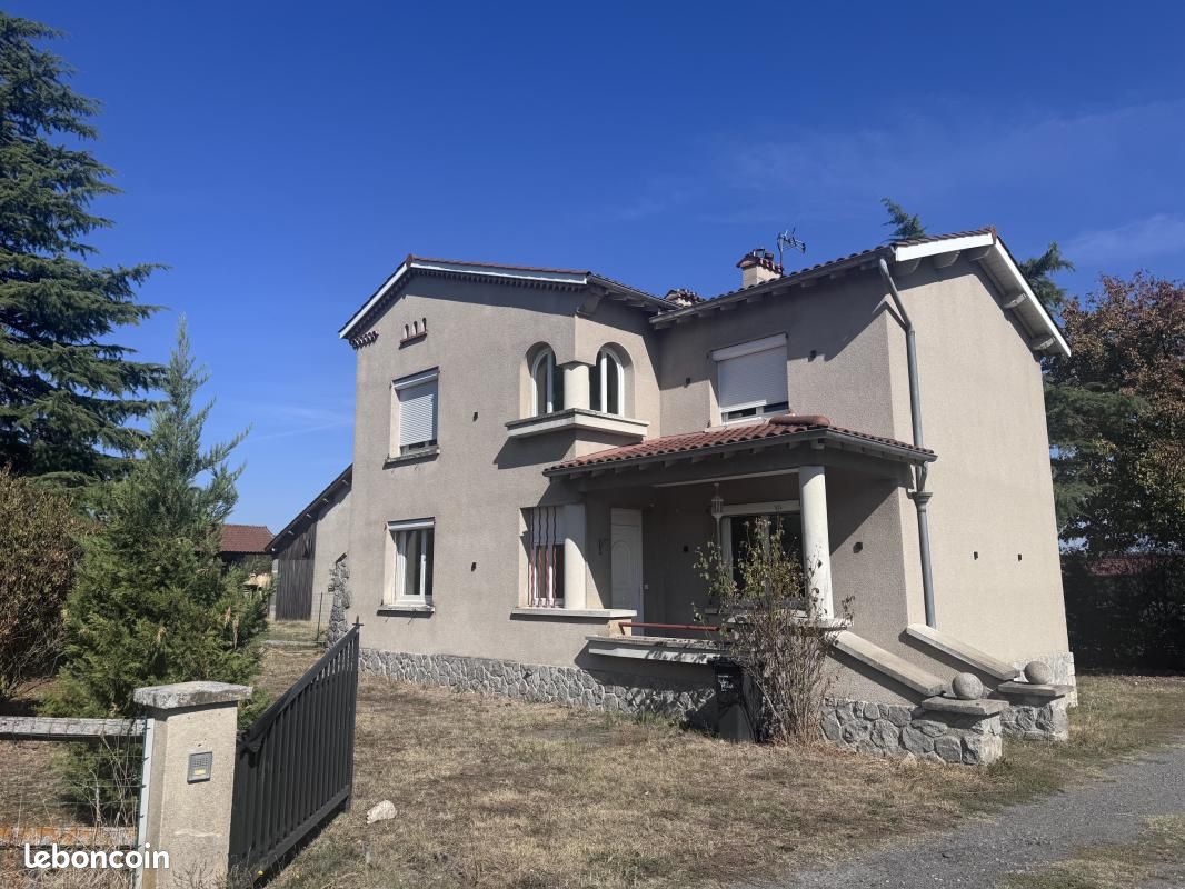 Maison 5 pièces 147 m² · à Champdieu · 147 m² · 850 €/mois