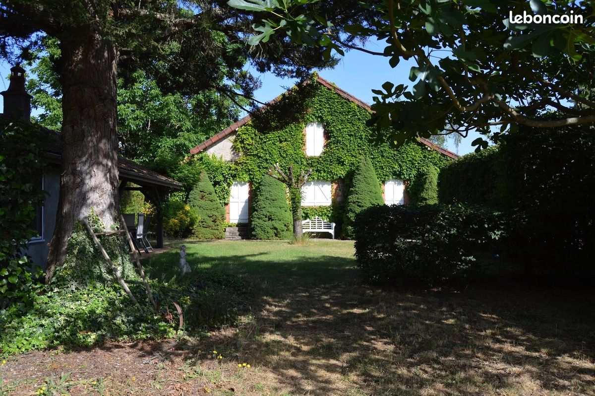 Maison 8 pièces 240 m² · à Charrin · 240 m² · 329 500 €