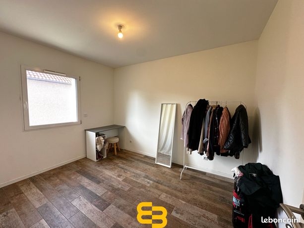 https://img.leboncoin.fr/api/v1/lbcpb1/images/68/d1/24/68d12400b828c5e229bc822d295d671bc552975b.jpg?rule=ad-image